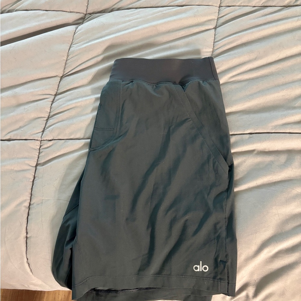 ALO Yoga Men's Athletic Shorts - Dark Gray